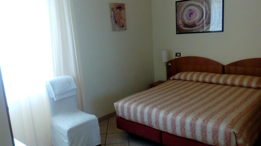 Hotel Astoria Lido Sirmione Room photo