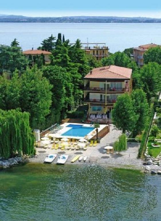 Hotel Astoria Lido Sirmione Exterior photo